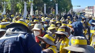 Obreros de Cerro Colorado protestan por falta de uniforme y combustible