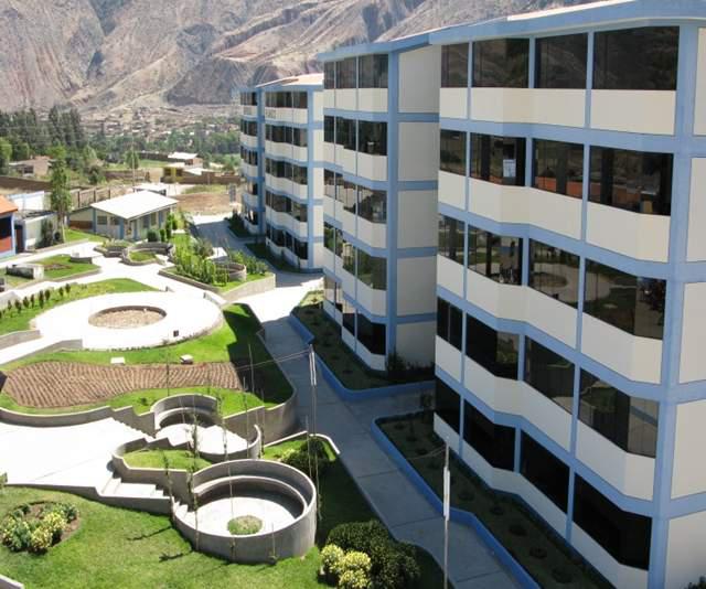 La UDH y sus 25 años formando profesionales