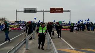 Trabajadores del Senasa Tacna bloquean la frontera entre Perú y Chile (VIDEO)