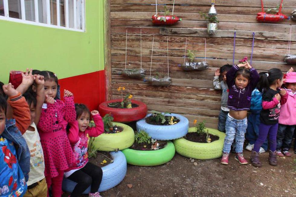 Niños fabrican sus propios juguetes con material reciclable (FOTOS)