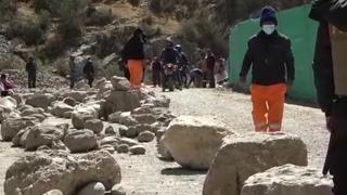 Toman puente y exigen que obra no se paralice en Huancavelica