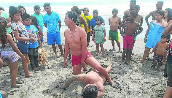 Salvavidas rescatan a hombre que fue arrastrado por el mar
