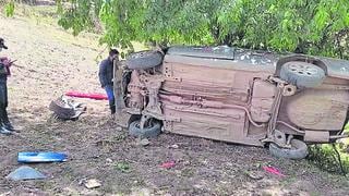 Docentes mueren al caer con automóvil a un abismo de 60 metros en Lircay - Huancavelica