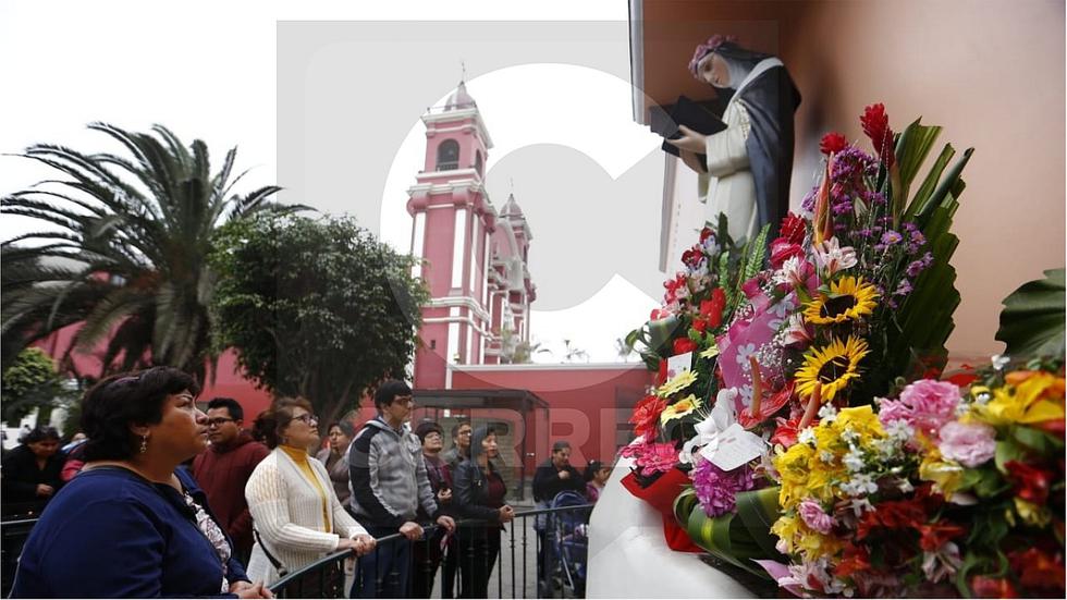 Fieles acuden masivamente al santuario de Santa Rosa de Lima (FOTOS)