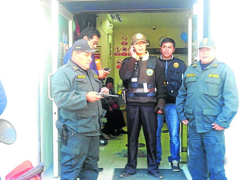 Detienen a vigilante por portar arma de fuego 