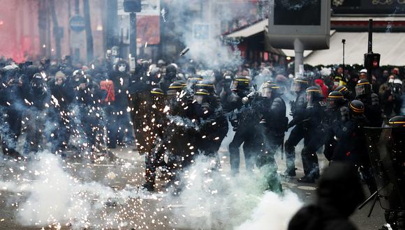 Francia: enfrentamientos entre manifestantes y policía por reforma de pensiones en París
