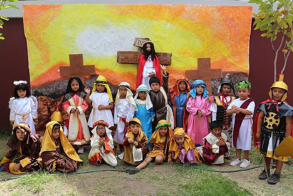 Niños mostraron realismo en escenificación del  Vía Crucis (FOTOS)