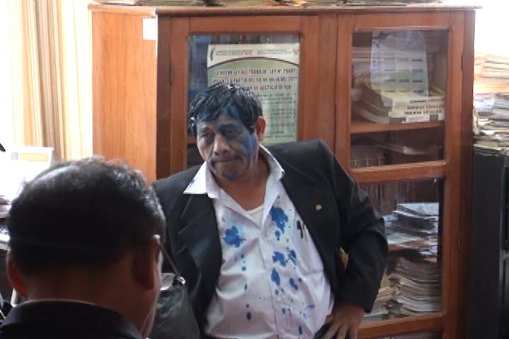 Rocían pintura a asesor legal de la UGEL Chincha 