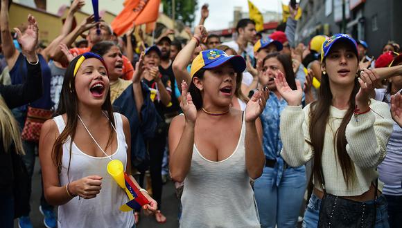 Marcha con cacerolas en Venezuela para exigir revocatorio contra Nicolás Maduro