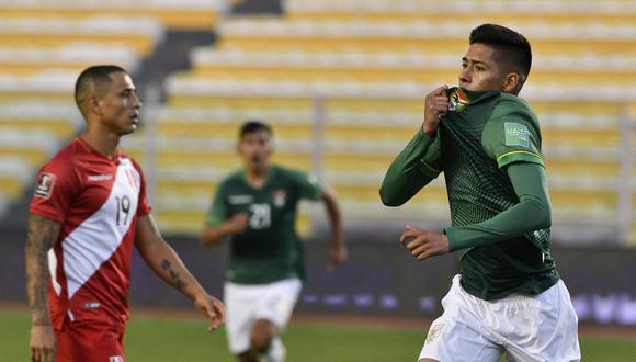 Bolivia venció a Perú en La Paz y el partido de vuelta será el 11 de noviembre en el Estadio Nacional. (Foto: AFP)