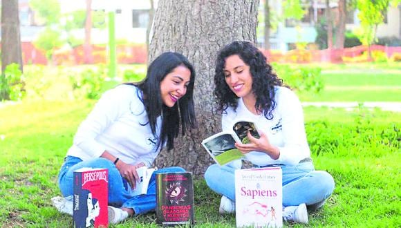 Estefani Bengoa Urizar y Claudia Campos Vera tuvieron la idea de fundar un club de lectura en plena pandemia que ahora continúa. (Foto: Difusión)