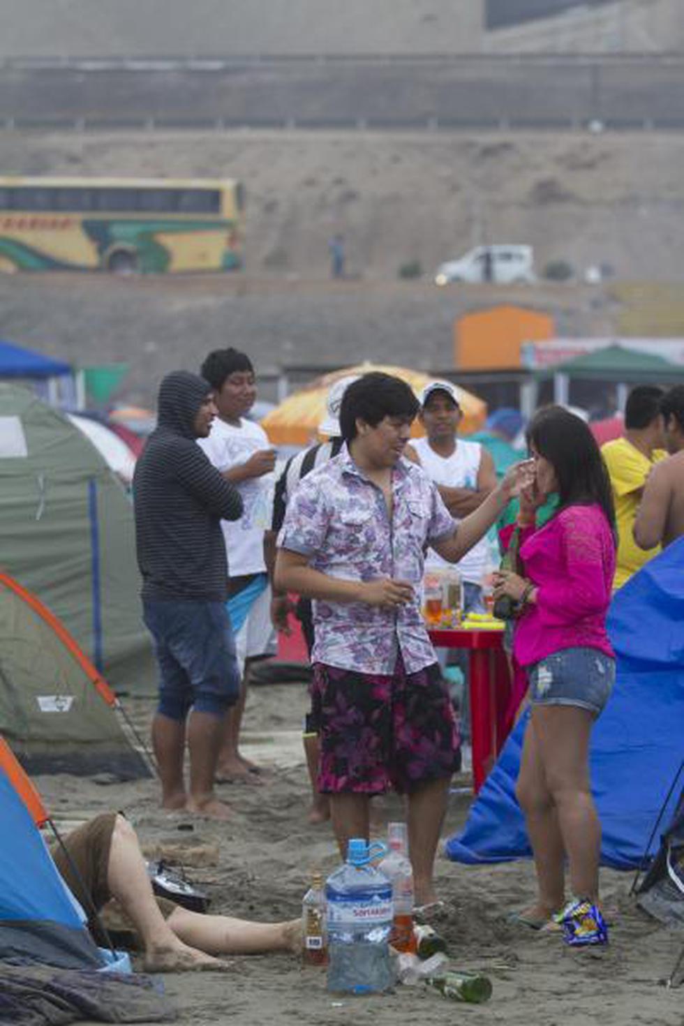 Miles recibieron el 2014 en playas (FOTOS)