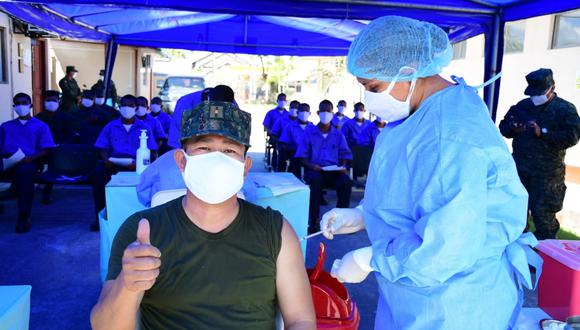 En total se ha vacunado a 25.246 agentes de la Marina de Guerra, y el último fue el Técnico Tercero Alberto López Tello en la ciudad de Iquitos. (Foto: MGP)