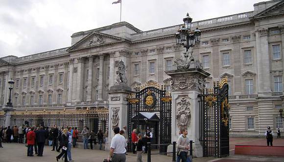 Hombre intentó entrar a Palacio de Buckingham con un cuchillo