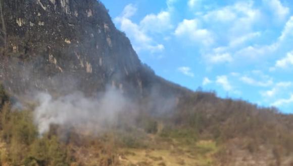 El incendio forestal registrado el pasado sábado 12 de noviembre, aproximadamente a las 13.00 horas, afectando 8 hectáreas del cerro Ayangay, en el caserío La Fortuna, en Julcán, fue controlado dos días después de haberse iniciado, dio a conocer el gobernador de la región La Libertad, Manuel Llempén Coronel.