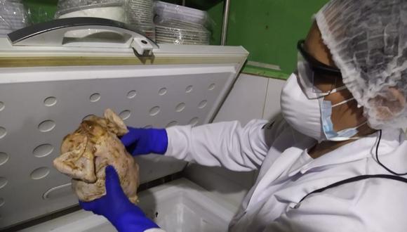 Personal de la Municipalidad de Lima comprobó que el pollo a la brasa era preparado en pésimas condiciones de salubridad. (Difusión)