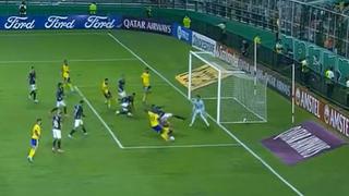 Luis Advíncula mandó pelota al palo en buena ocasión de gol con Boca (VIDEO)