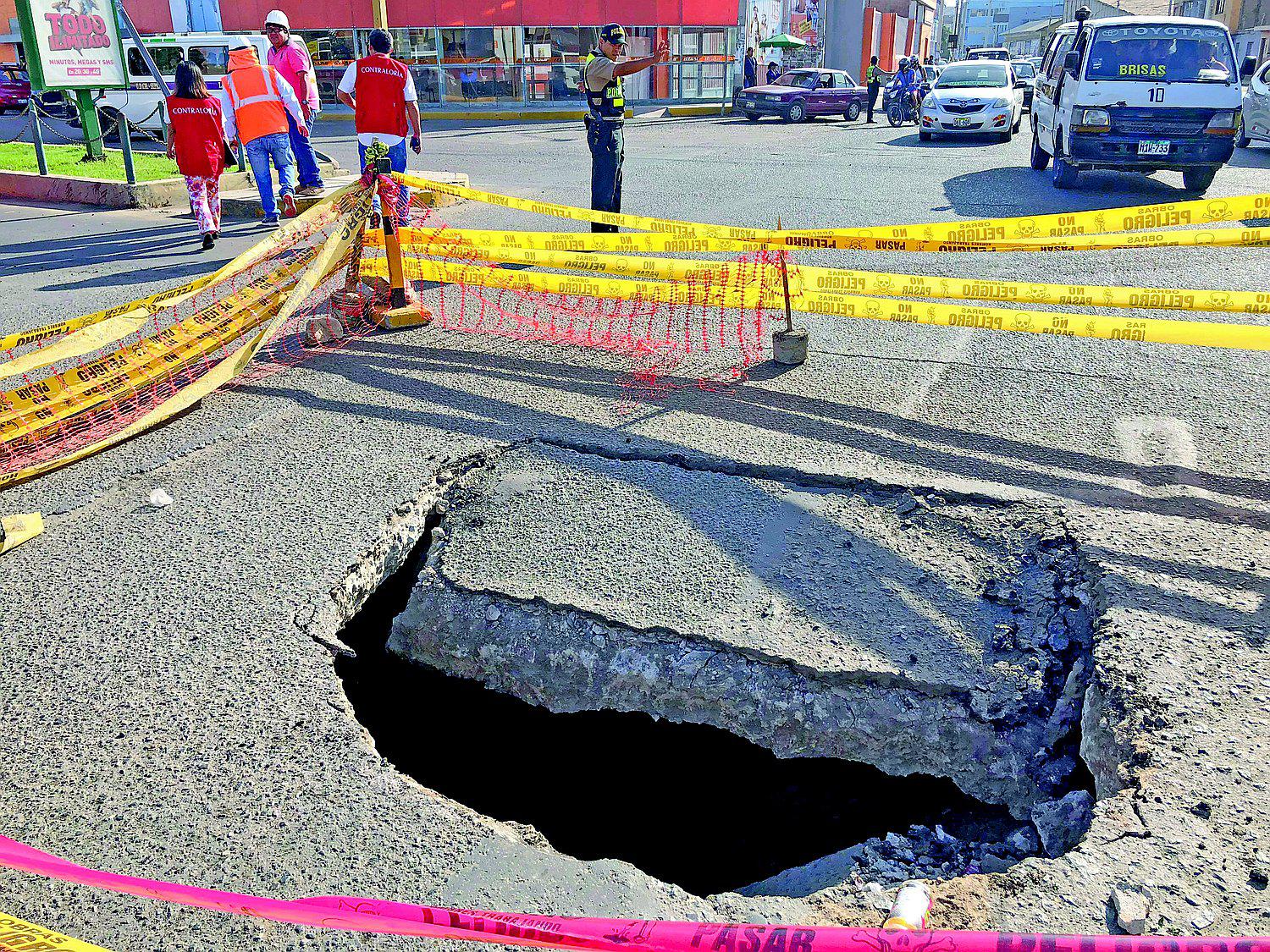 Hundimiento de calles es imparable por colapso del saneamiento en Chiclayo (VIDEO) 
