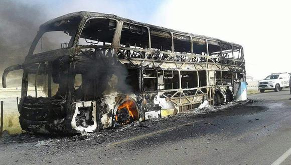 Bus de empresa Águila Dorada se incendia en la carretera Interoceánica
