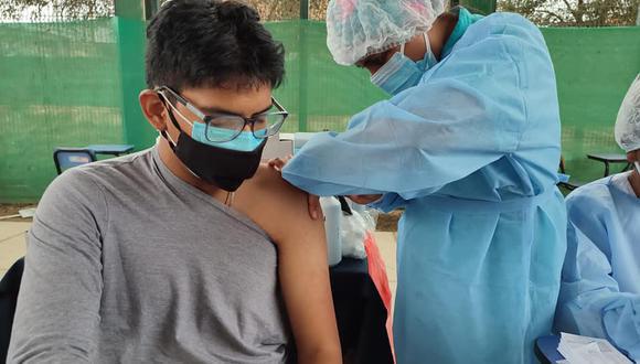 El lunes 11 de octubre inició la vacunación contra el coronavirus (COVID-19) a mayores de 18 años a nivel nacional. (Foto: GORE Tumbes)