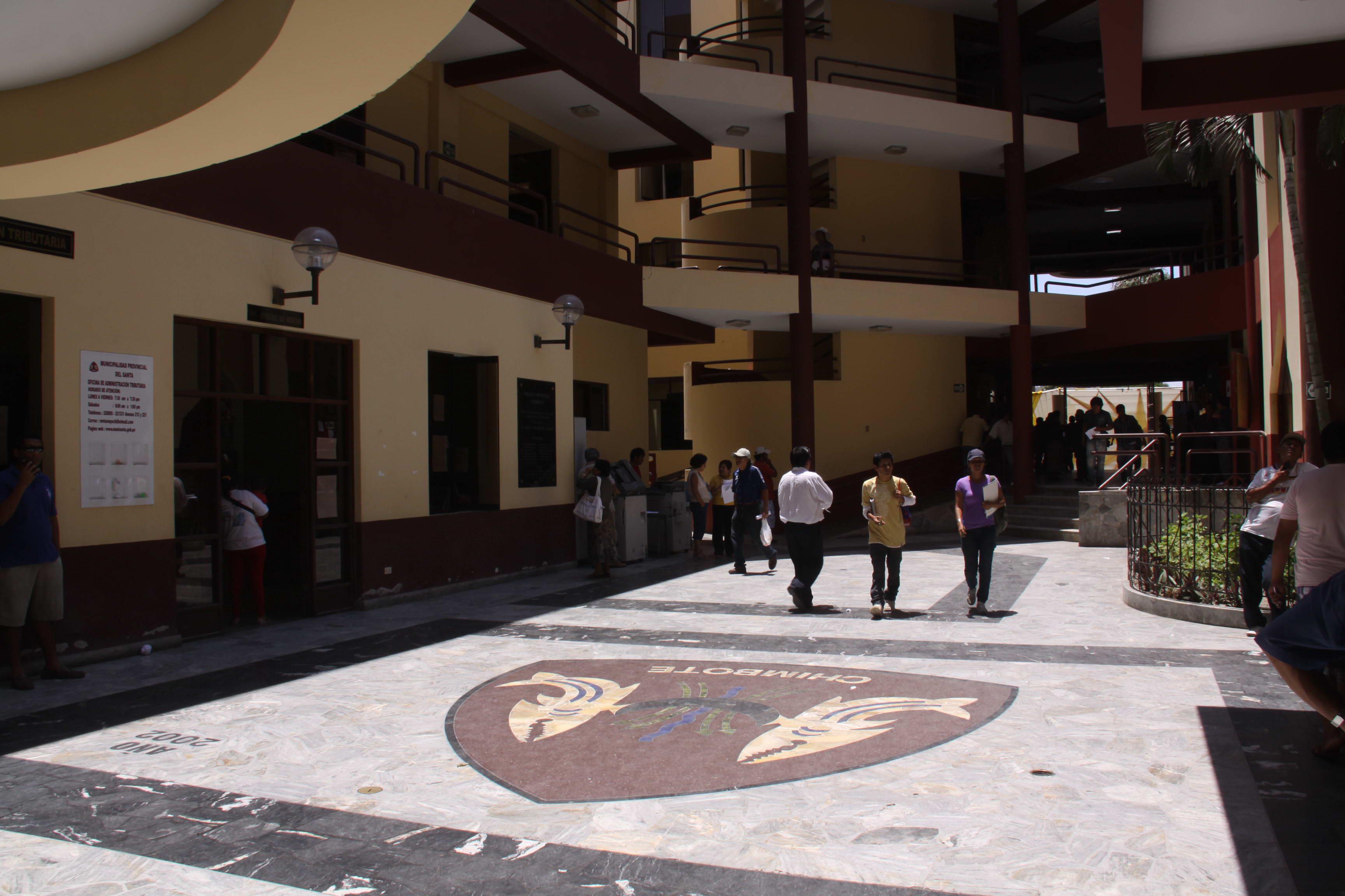 Denuncian sobrevaloración en compra de escobas