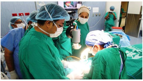Realizan doce trasplantes de córnea en Piura