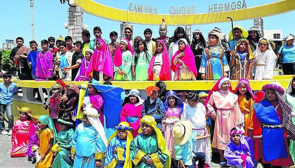 400 escolares recrearon vida y muerte de Jesús en Plaza de Armas de Camaná