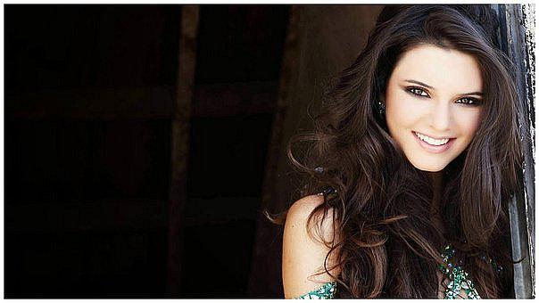 Kendall Jenner se destapa y enciende las redes con diminuto bikini