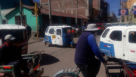 Juliaca: Vehículos informales invaden calles y generan caos en pleno estado de emergencia
