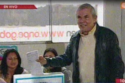 Elecciones 2014: Luis Castañeda emitió su voto