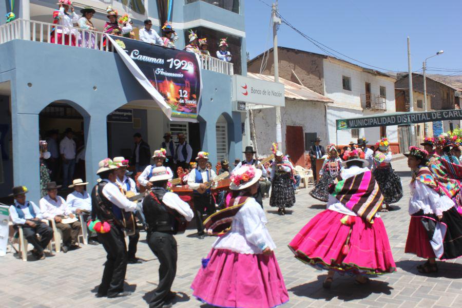 Carumas expuso música y trajes típicos en Arequipa