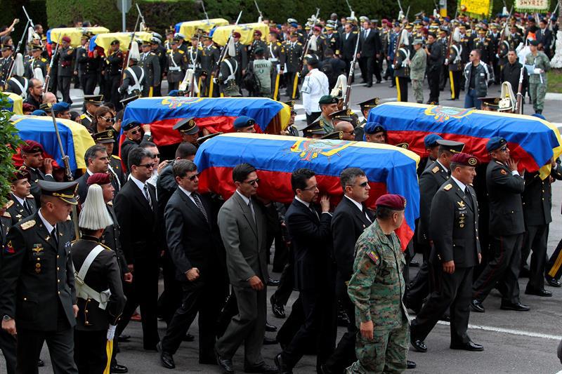Ecuador: Decretan dos días de duelo por la muerte de 22 militares en accidente de avión