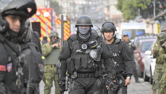 Soldados y policías ecuatorianos en Quito, el 18 de noviembre de 2022. (Foto de Rodrigo BUENDIA / AFP)