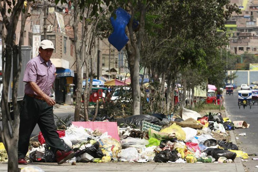 Cerros de basura invaden diversas calles de Comas 