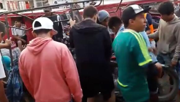Chiclayo: Pobladores desmantelan mototaxi de ladrones que huyen tras asalto (VIDEO)