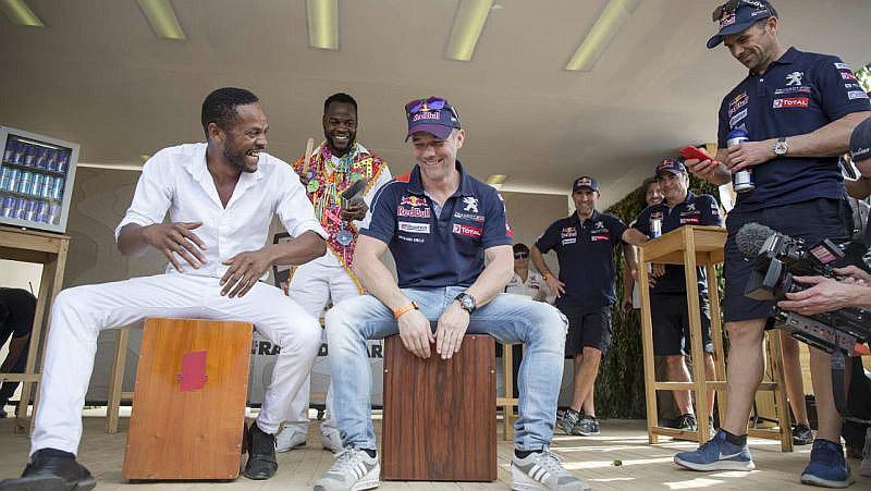 Máximas figuras del Dakar 2018 tocaron el cajón peruano [VIDEO]