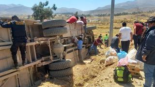 Bus que se dirigía de Arequipa a Ichuña se vuelca y deja 14 pasajeros heridos