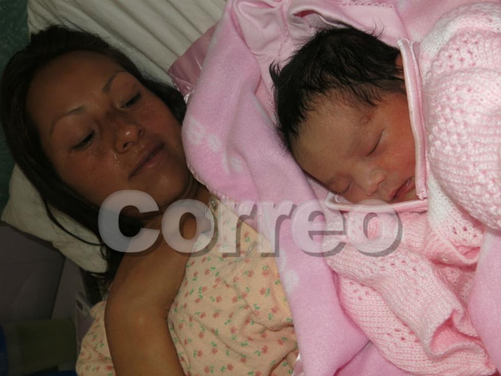 Preciosas niñas son las primeras bebés del 2014 (VIDEO)