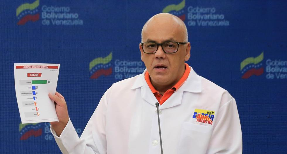 Fotografía cedida por prensa de Miraflores que muestra al ministro de Comunicación, Jorge Rodríguez, mientras ofrece una rueda de prensa este sábado, en Caracas. (EFE/Prensa Miraflores).