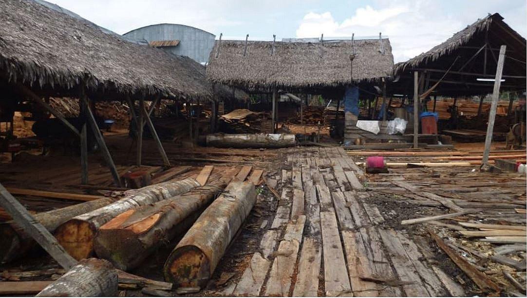 Hombre perdió una pierna y una mano en su primer día de trabajo en un aserradero