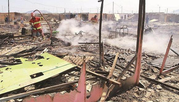 Incendio destruye 30 viviendas de invasión en Nuevo Chimbote