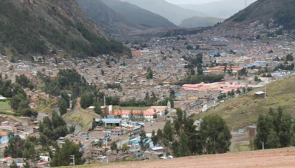 Ante problema de contaminación en Huancavelica:Pavimentamos la ciudad o reasentamos
