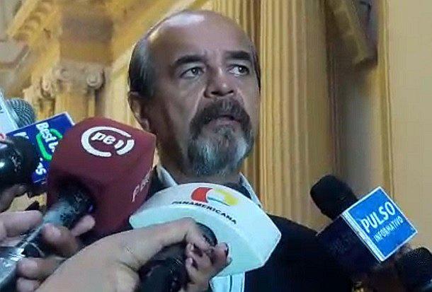 Mulder sobre coimas: "Si no puedes hacerlo con el de arriba, tienes que ir al de abajo". 