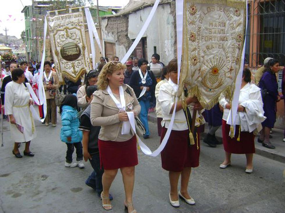 Devotos piden guía a Santa Fortunata