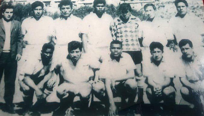 Foto histórica muestra al "Nene Cubillas" vistiendo la crema del Estudiantes