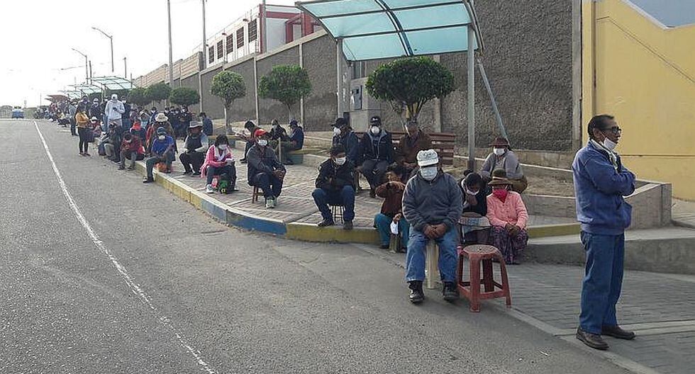 Beneficiarios madrugan para cobrar bono de 380 soles