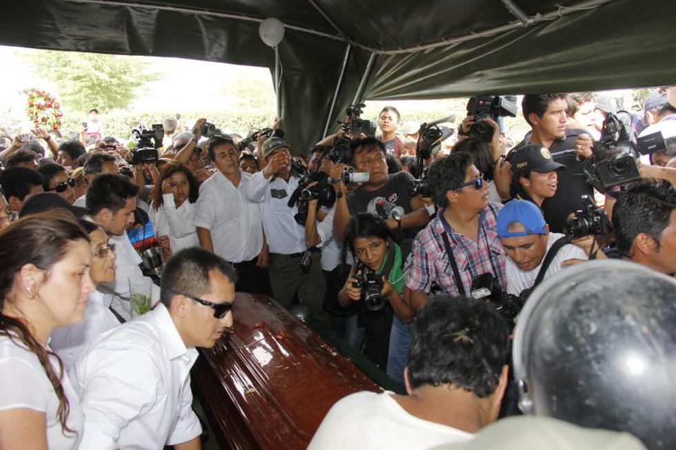 Más cinco mil personas dieron último adiós a Edita Guerrero (Fotos)