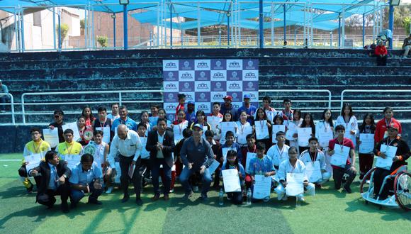 95 deportistas recibieron diplomas de reconocimiento y la Medalla del Deporte. (Foto: Difusión)