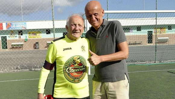 Portero de 82 años se retira del fútbol tras más de siete décadas de actividad