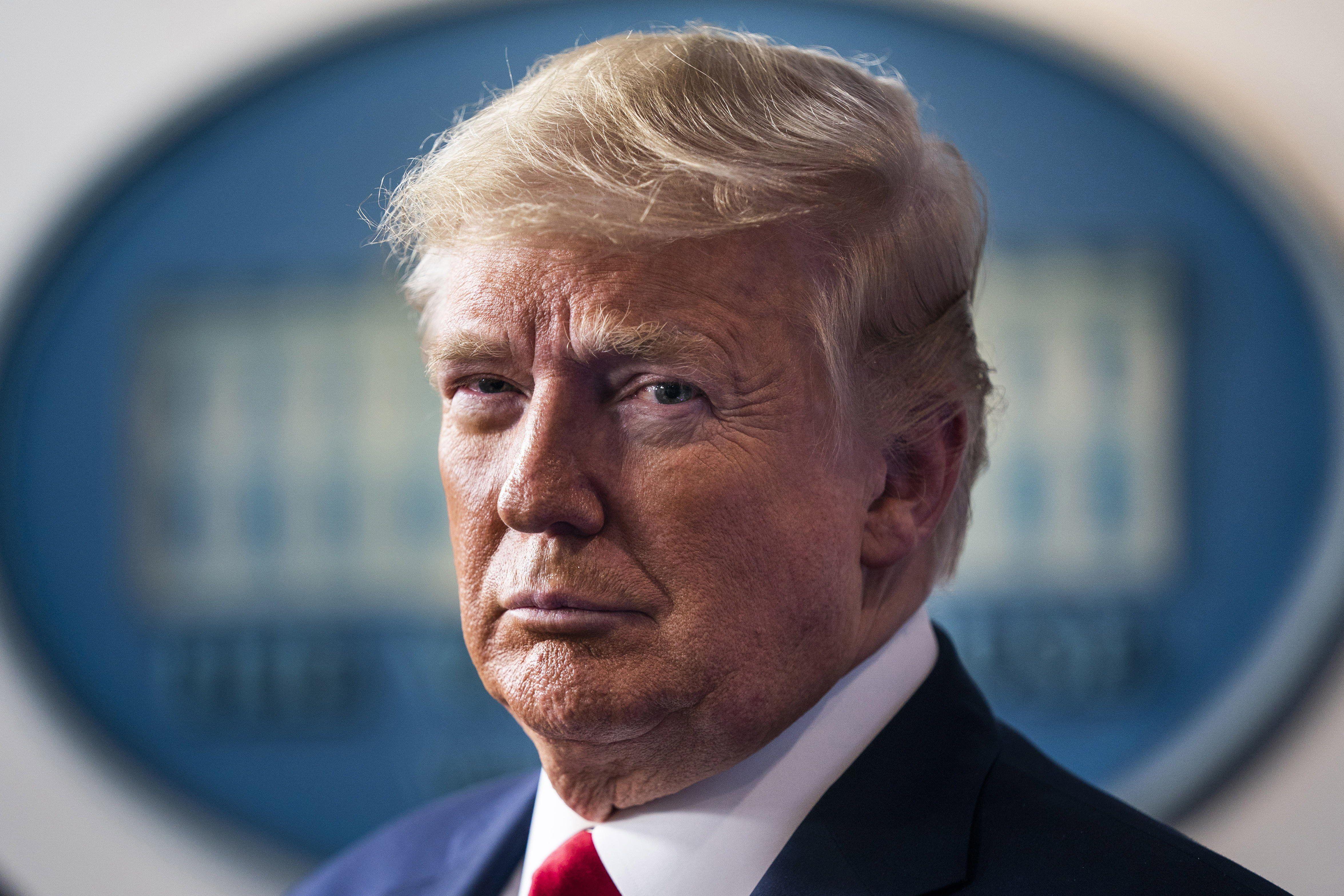 El presidente de Estados Unidos, Donald Trump, está siendo cuestionado por su manejo de la pandemia de coronavirus. (EFE/EPA/JIM LO SCALZO).